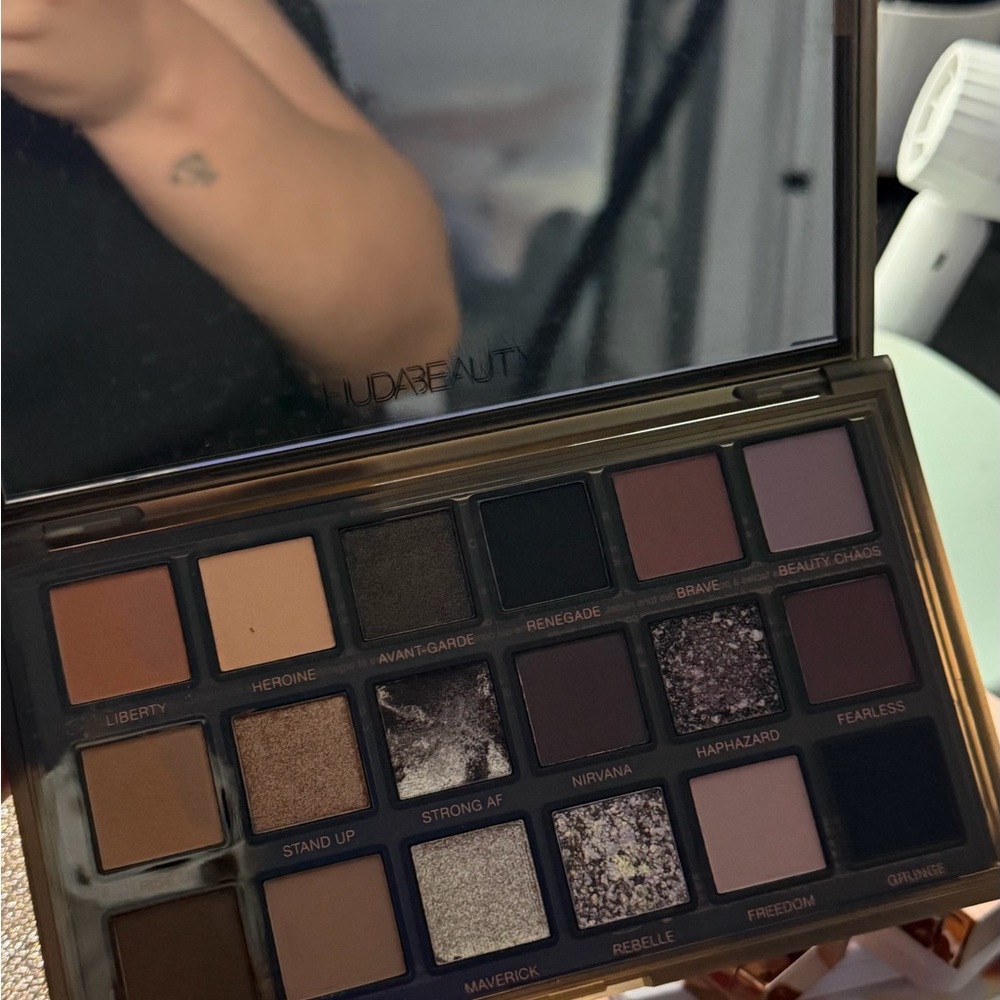 HUDA BEAUTY Eyeshadow Palette - Rich Browns and Purples